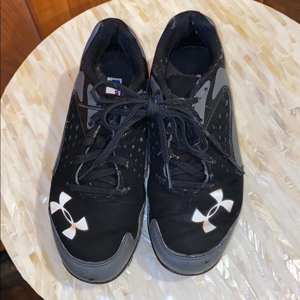 Under armour cleats size 2 kids